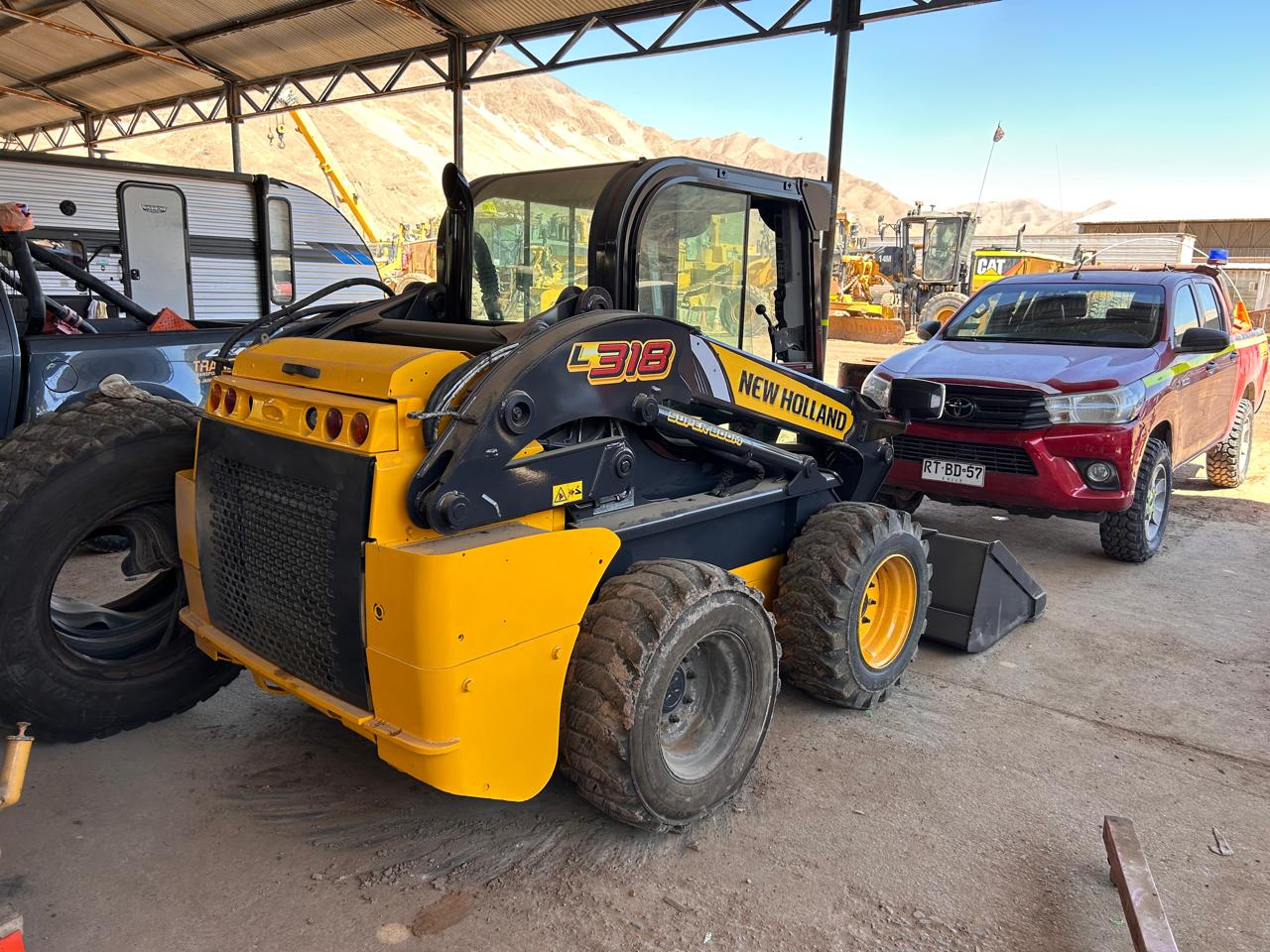 Minicargador New Holland L318 2022 - 1.600 horas