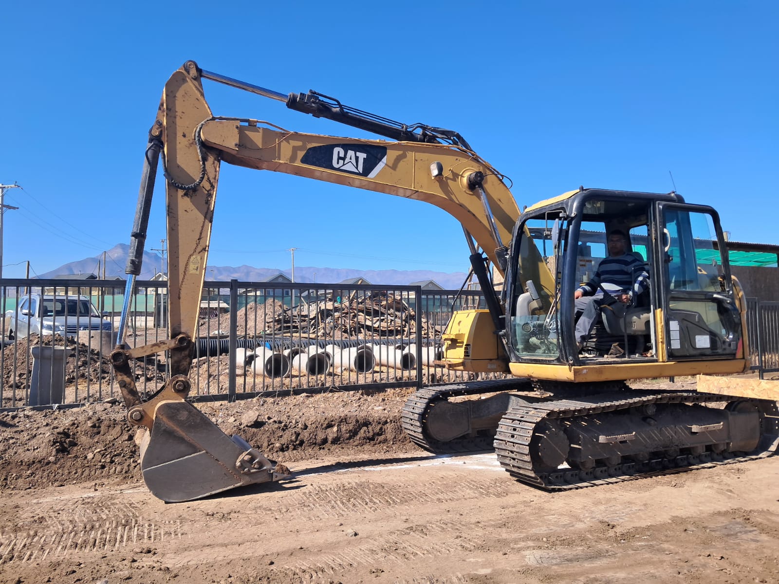 Excavadora Caterpillar 311DRR Año 2010 5.228 horas Motor Mitsubishi
