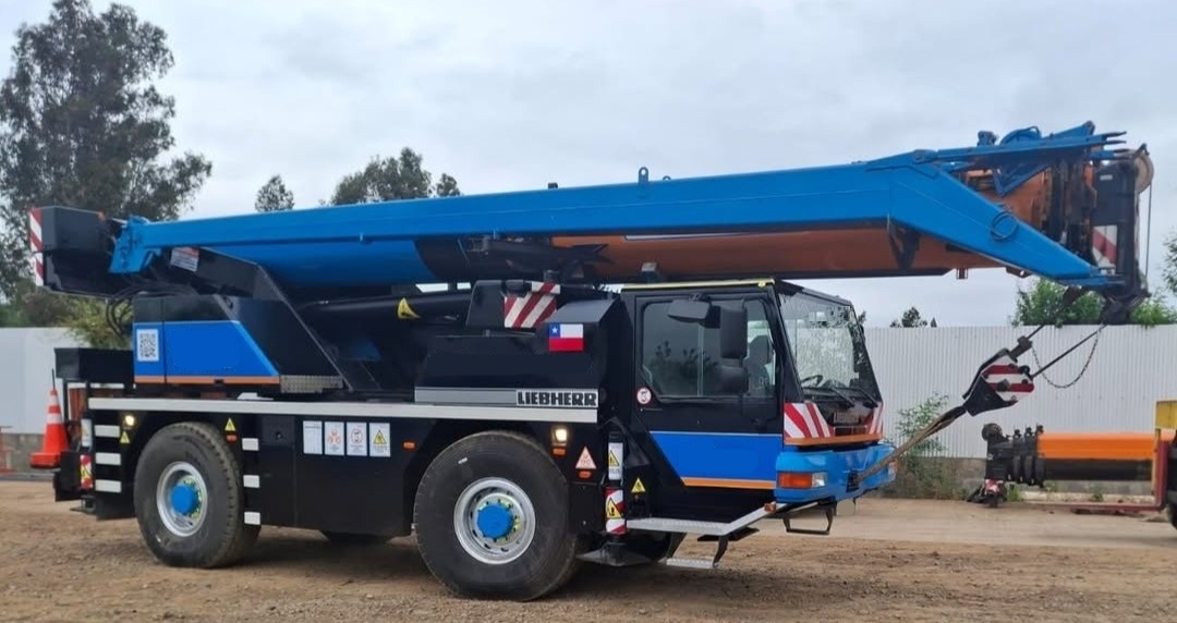 GRÚA LIEBHERR LTM 1040-2.1 – AÑO 2007 5.300 HORAS