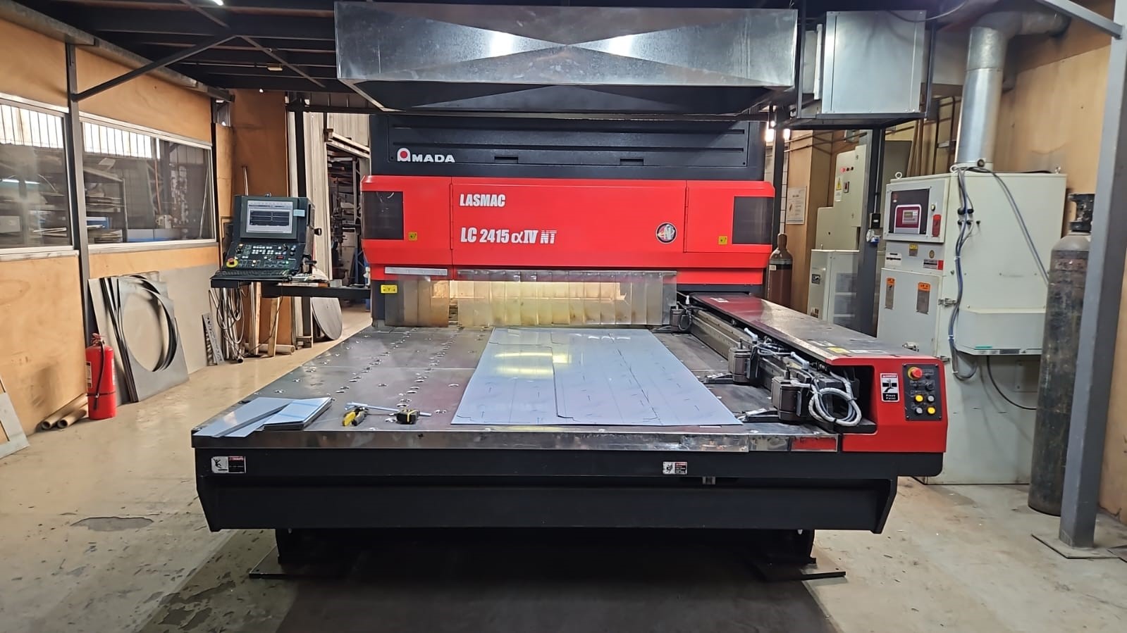 Maquina de corte laser Amada IV (2000w)