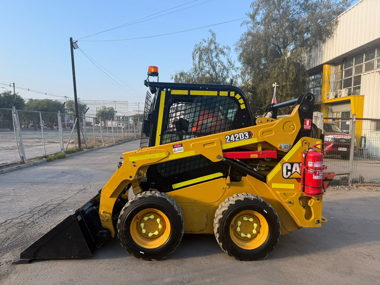 MINICARGADOR CATERPILLAR 242D3 – AÑO 2024 800 horas