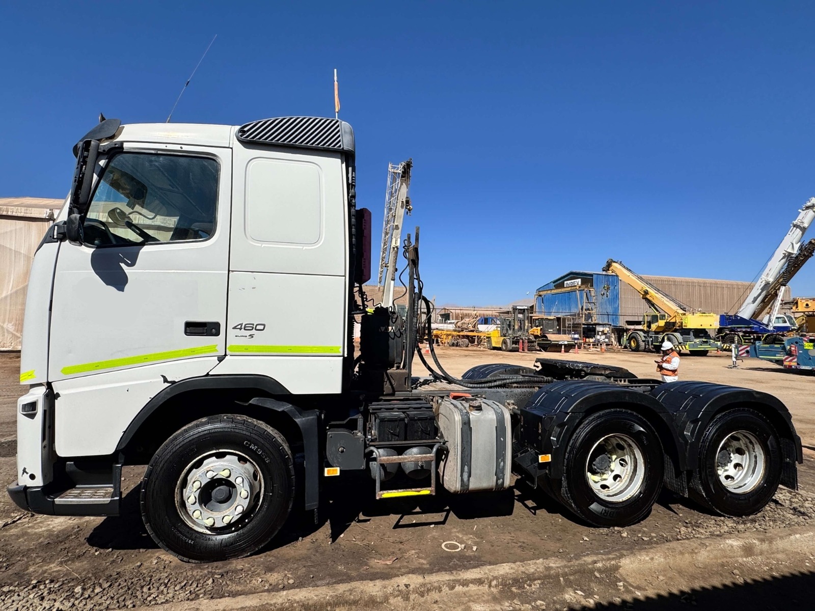 TRACTOCAMIÓN VOLVO FH AÑO 2013 160.880 km