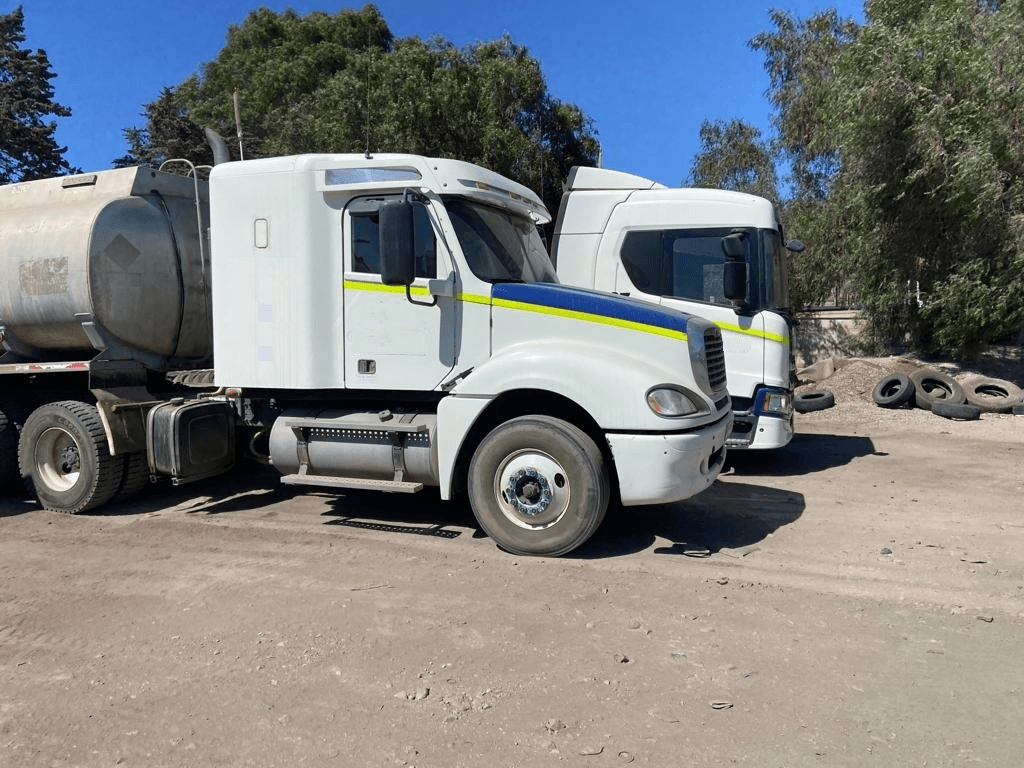 Tracto Camión Freightliner CL120 2015