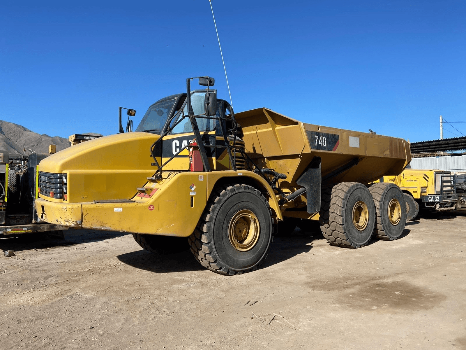 Camión Articulado Caterpillar 740, año 2011, 21000 hrs, usada