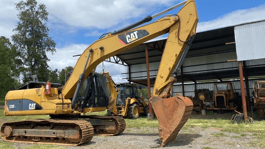 Excavadora Caterpillar 320DL 2010 - 11000 hrs, Rodado 500 hrs