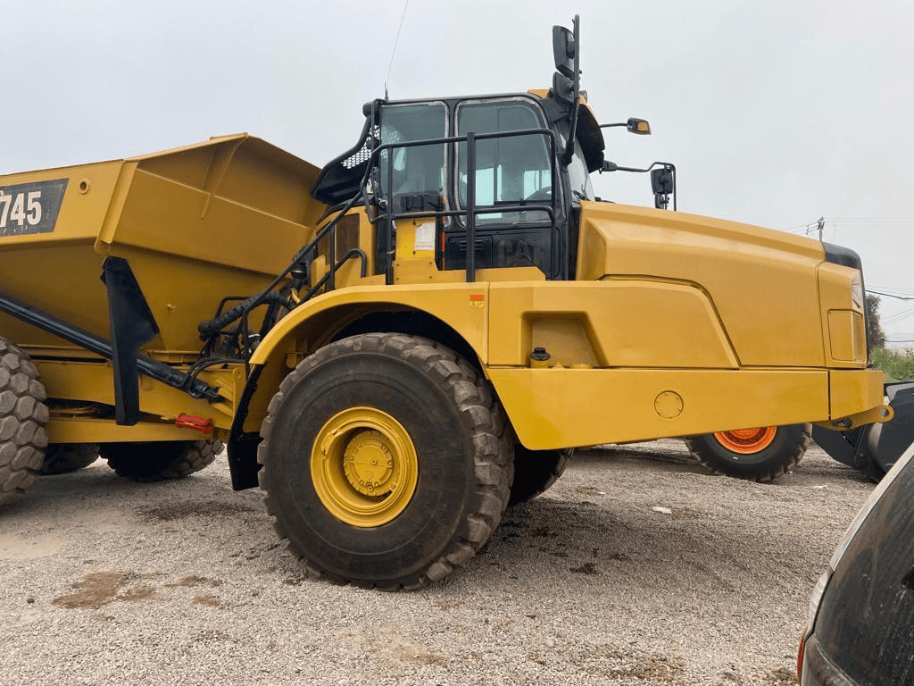 Camión Articulado Caterpillar 745 2019
