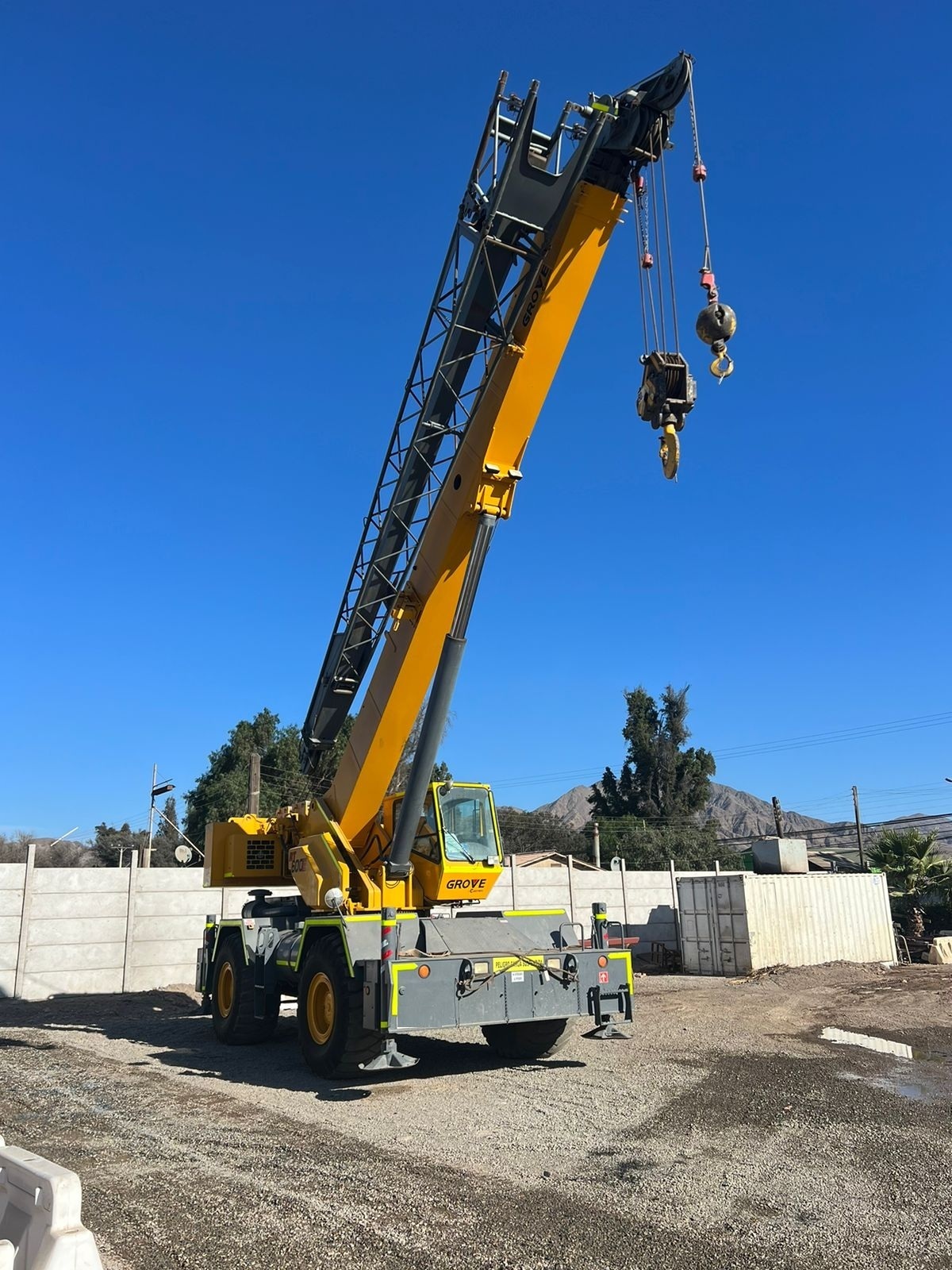 Grua tipo RT Grove RT600e año 2008 5.577 horas