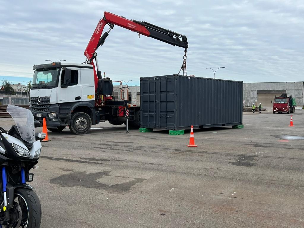Camión Pluma Mercedes-Benz Arocs 3340 PS Full 6x4 2019 Pluma Fassi F315A 2.25 , carrocería plana