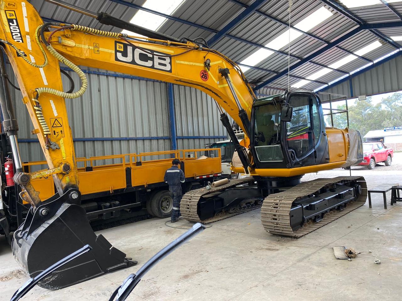 Excavadora JCB JS220LC año 2022 1.750 horas