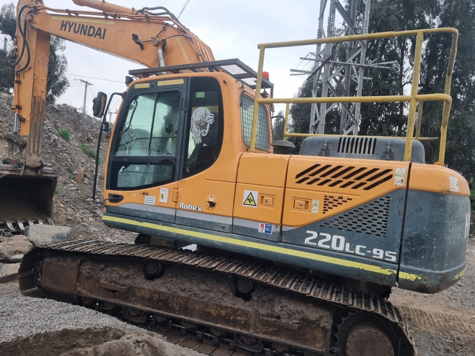 Excavadora Hyundai Robex 220 LC-9S año 2019 8.744 horas