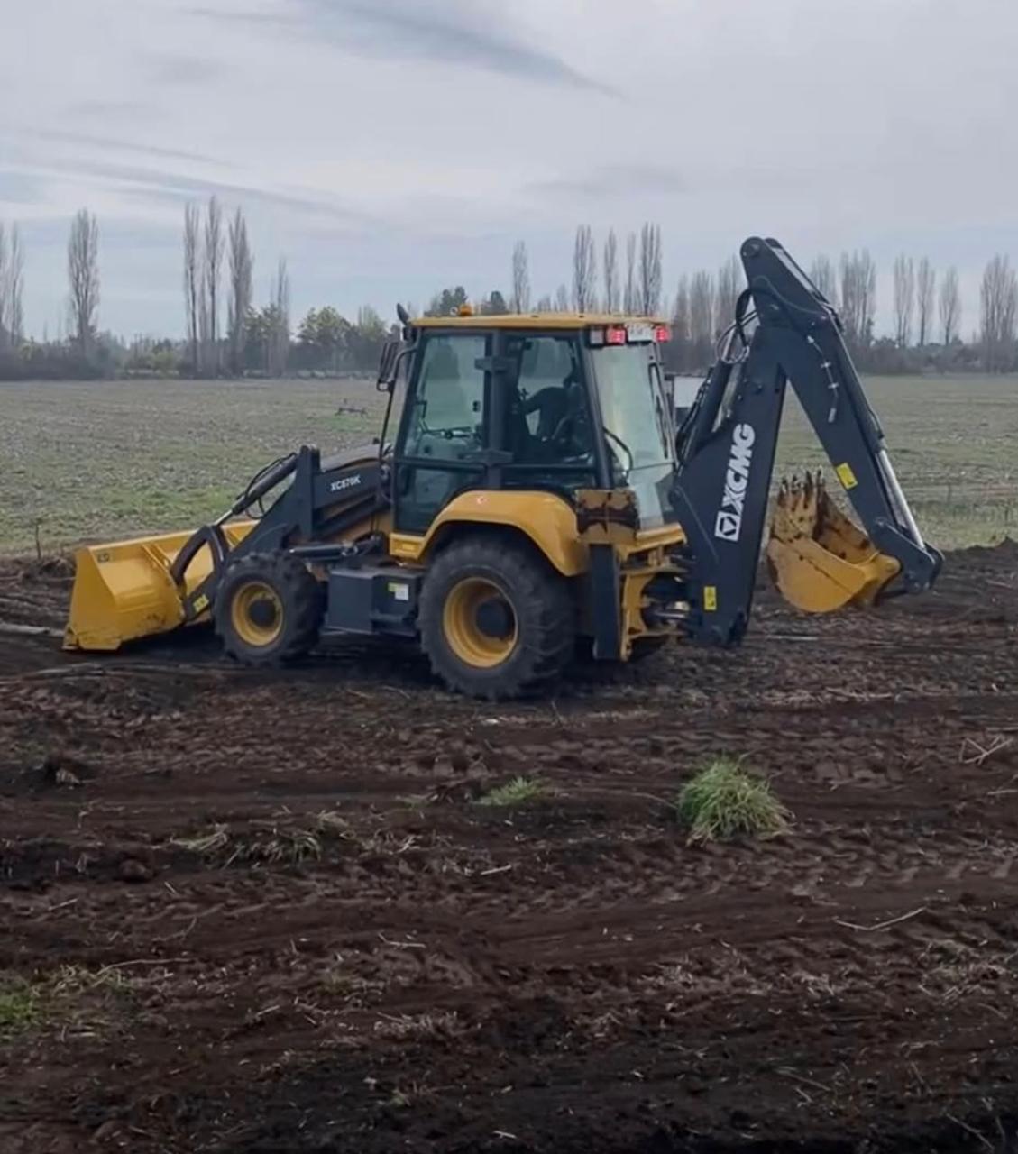 Retroexcavadora XCMG XC870K Año 2023 3.000 horas
