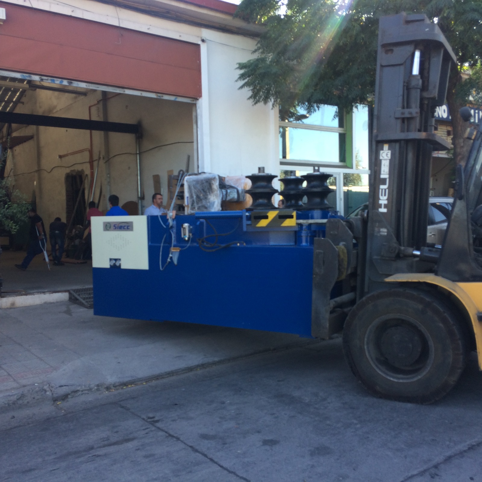 Máquina dobladora hidráulica de perfiles – Siecc Modelo W24-100 poco uso