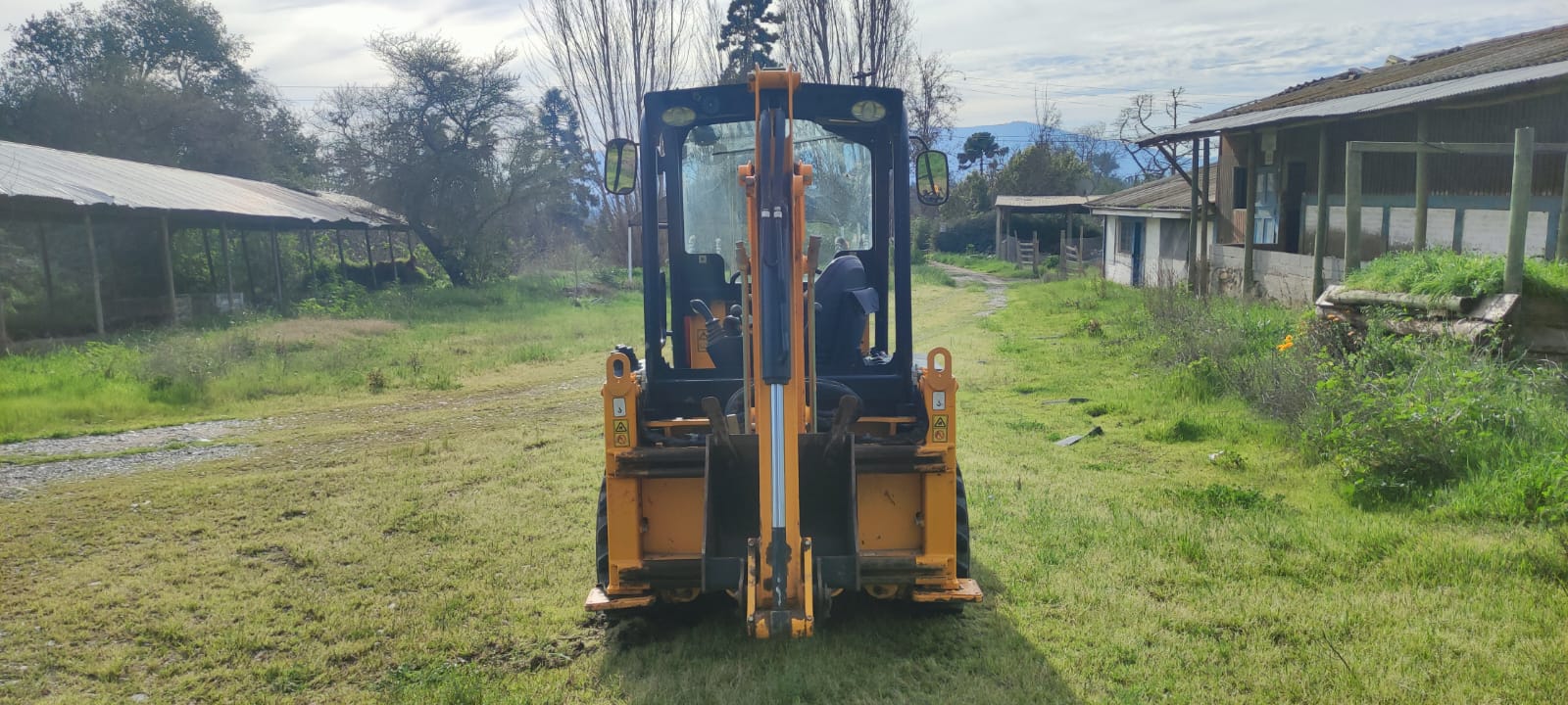 Retroexcavadora JCB  1CX UK 2023