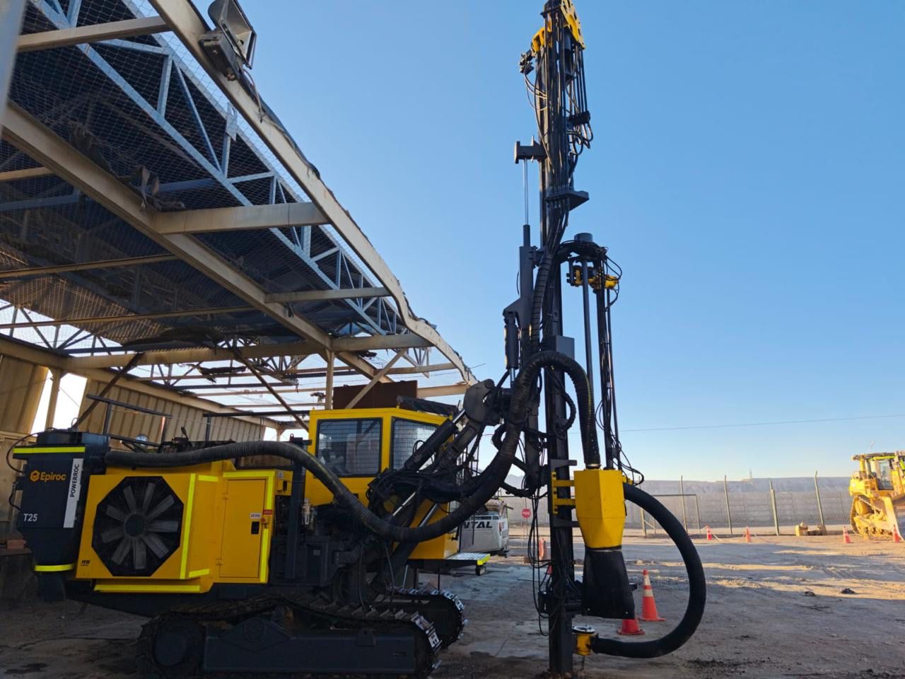 Perforadora tipo TrackDrill Epiroc T25 Año 2020 3.800 horas