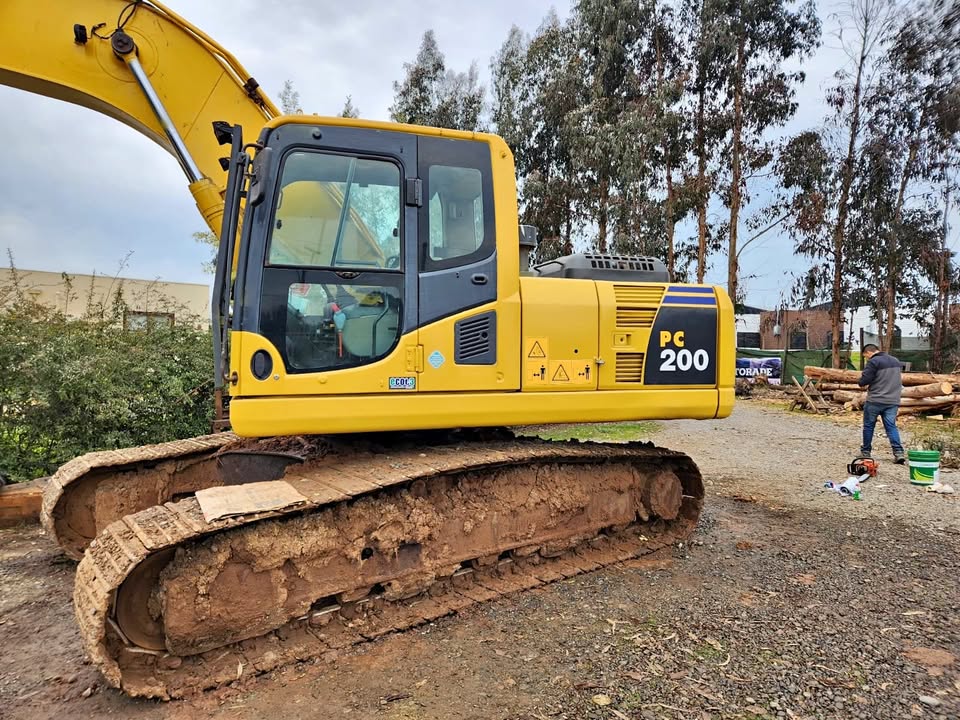 Excavadora 20 toneladas Komatsu PC200-8 Año 2014 12.900 horas
